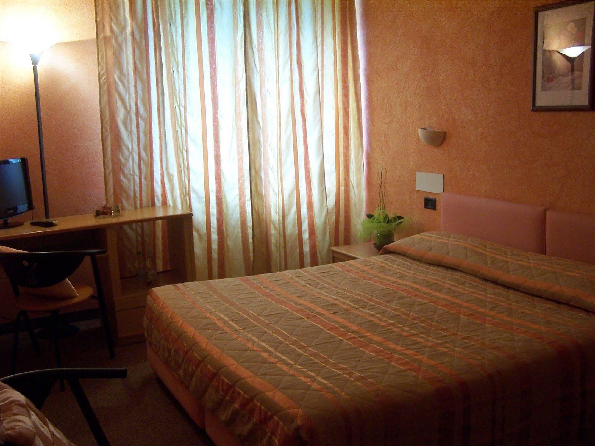 Hotel Panoramico Lago D'Orta (Adults Only) Мадонна-дель-Сассо Экстерьер фото